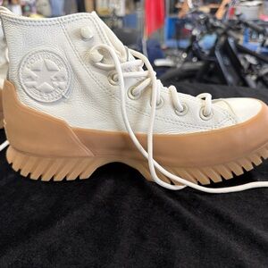 Converse women’s chuck Taylor all star